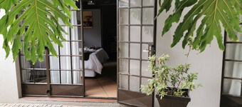 Aerotropolis Guest Lodge