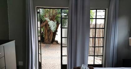 Aerotropolis Guest Lodge