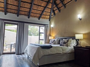 Superior Quadruple Room | View from room - Aerotropolis Guest Lodge (Kempton Park)