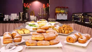 Daily continental breakfast (AED 15 per person)