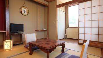 Economy Japanese Style Room with Shared Bathroom - Annex | In-room safe, desk, cribs/infant beds, free WiFi