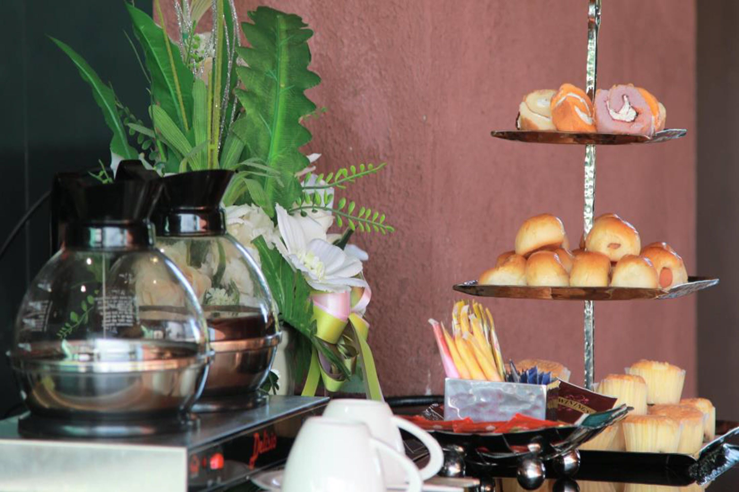 daily english breakfast (thb 200 per person)