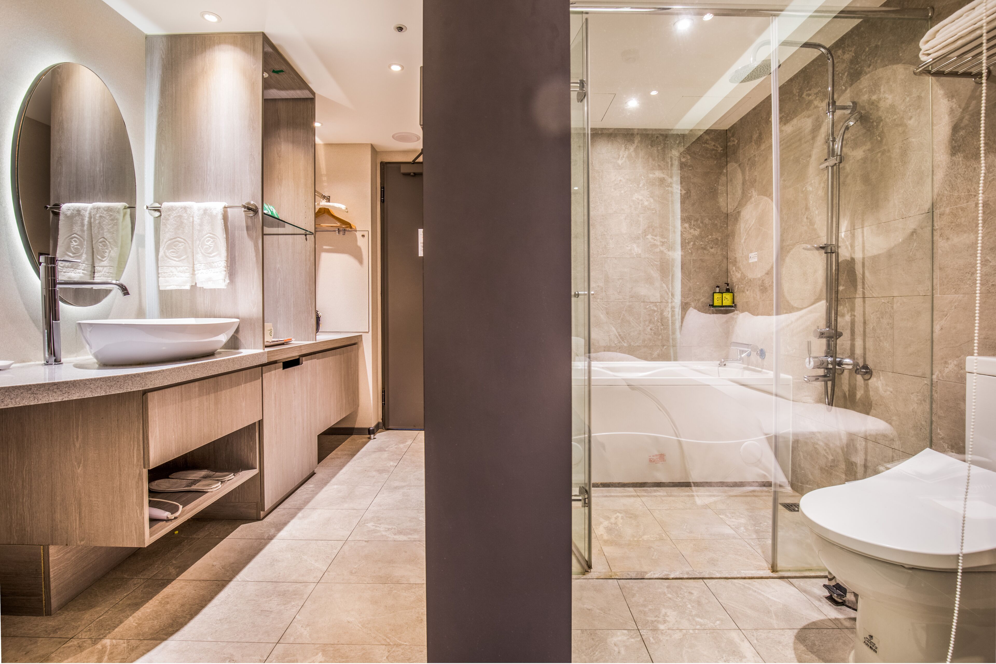 superior double room | desk, free wifi, bed sheets