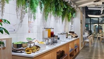 Daily local cuisine breakfast (TWD 300 per person)