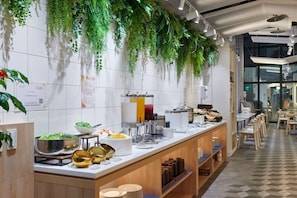 Daily local cuisine breakfast (TWD 300 per person)