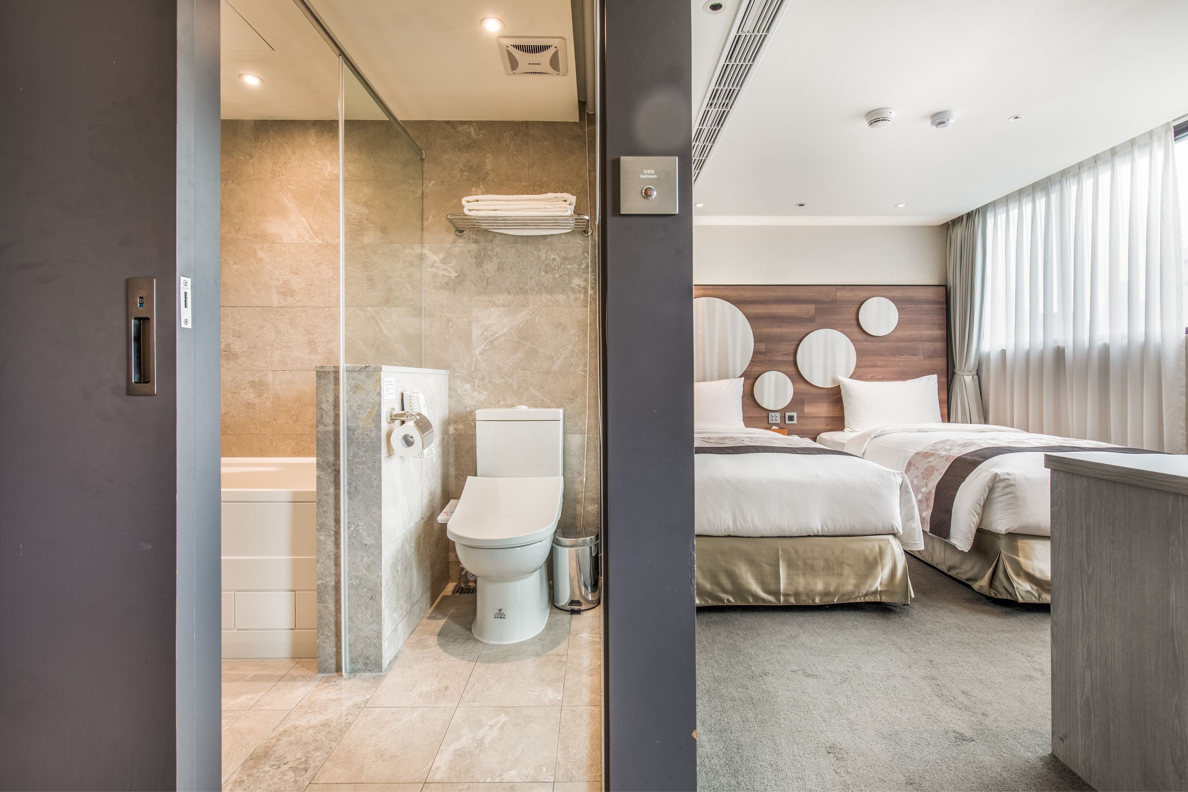 deluxe city view twin room with balcony | desk, free wifi, bed sheets