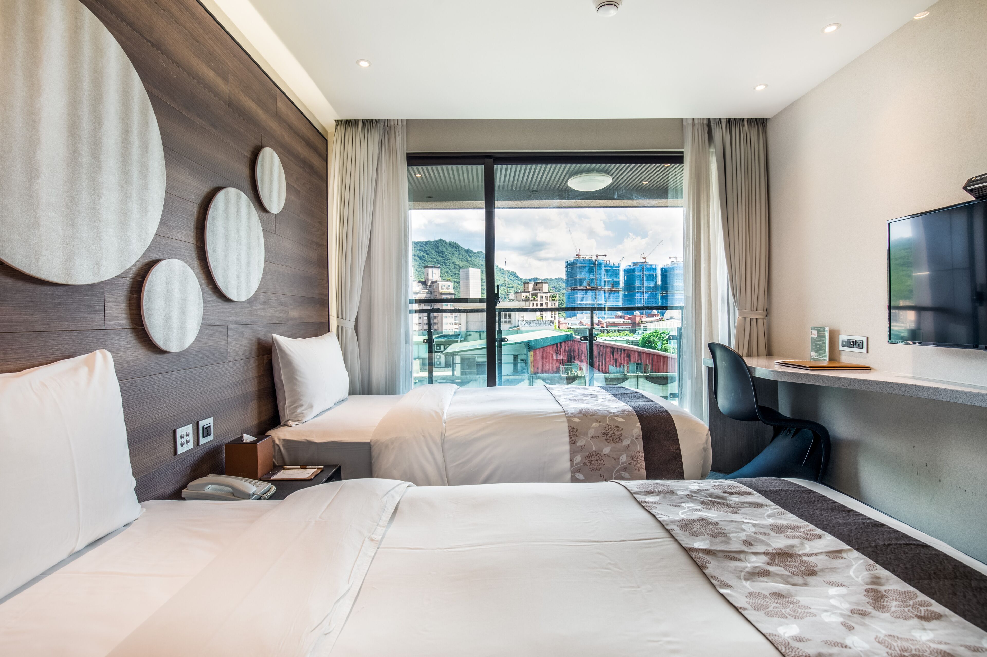 taipei 101 view twin room | desk, free wifi, bed sheets