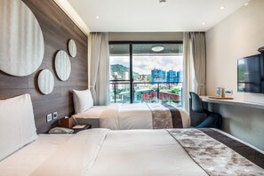 ห้องพาโนรามิกทวิน, วิวเมือง | โต๊ะทำงาน, Wi-Fi ฟรี, ผ้าปูที่นอน