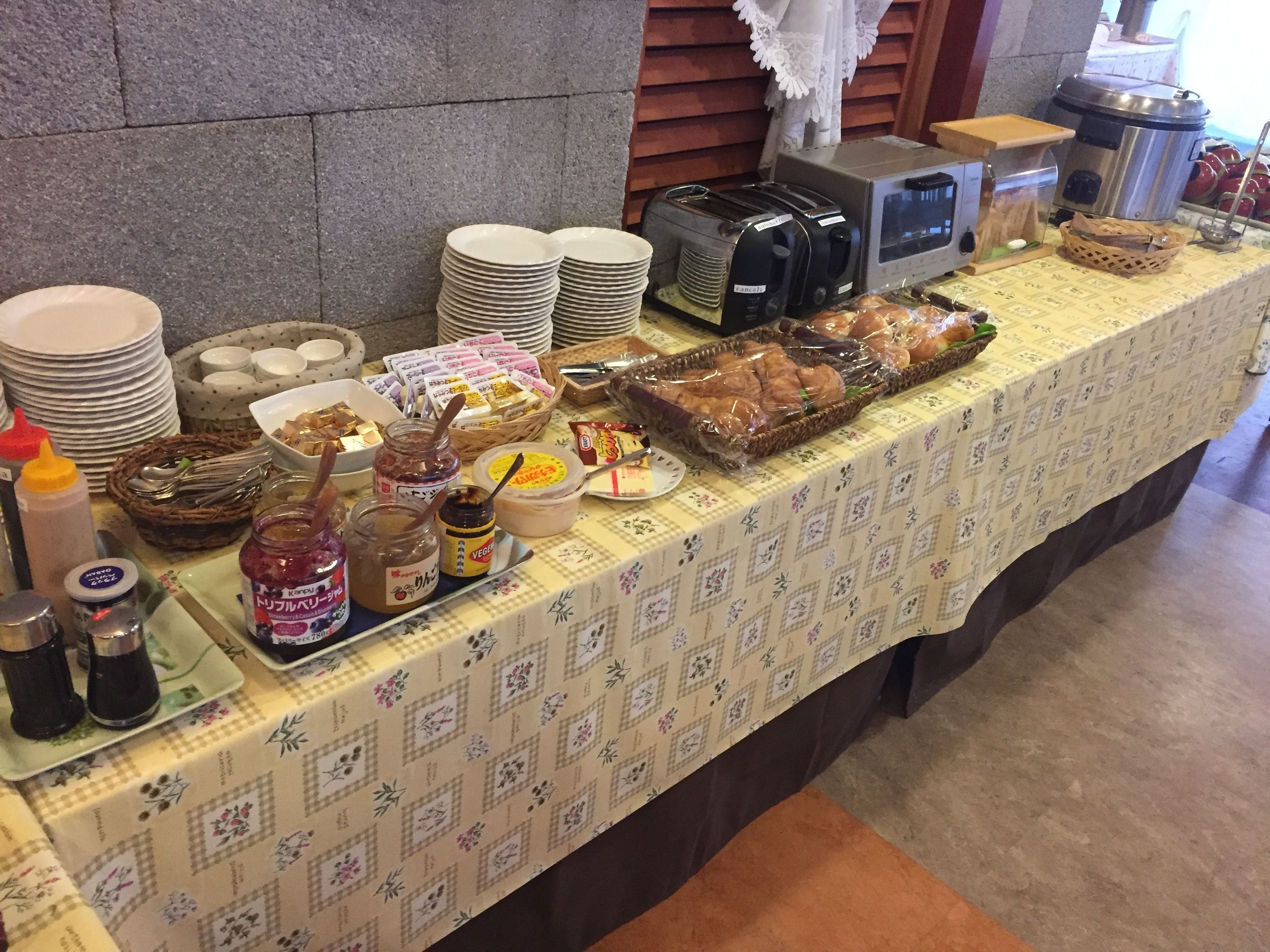 Daily buffet breakfast (JPY 1800 per person)