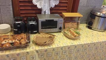 Daily buffet breakfast (JPY 1800 per person)