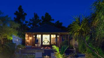 Beachfront Pool Villa