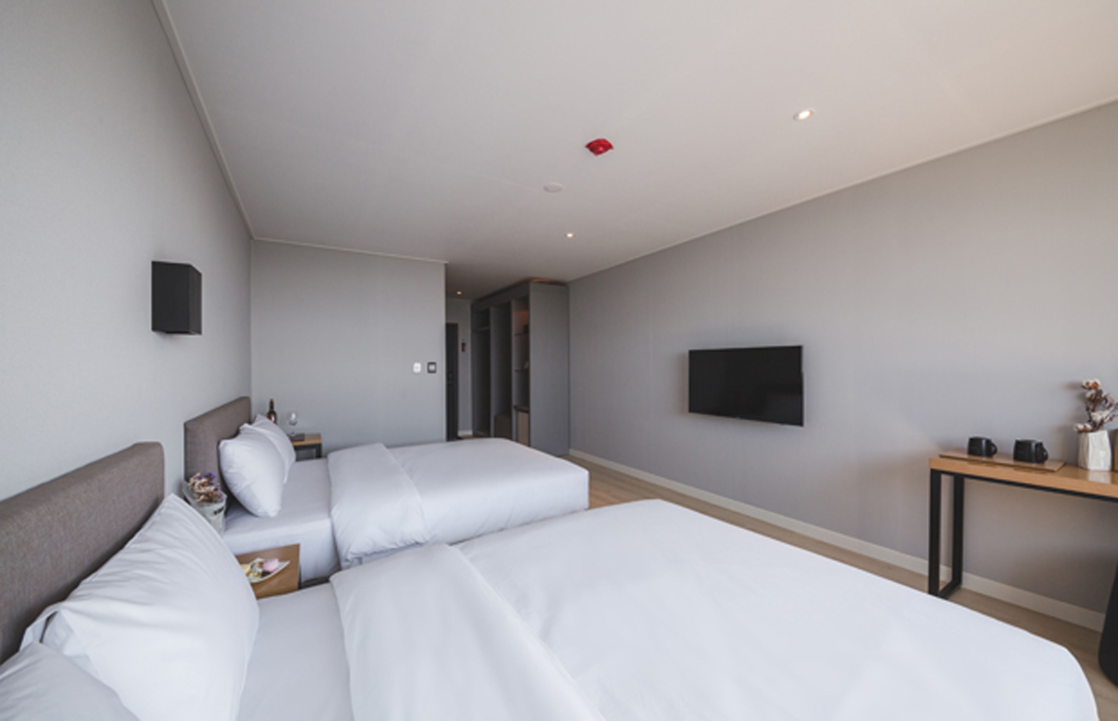 deluxe room, 2 double beds, non smoking, sea view | 1 bedroom, down duvets, desk, blackout curtains