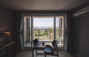 Standard Room | 1 bedroom, down comforters, desk, blackout drapes