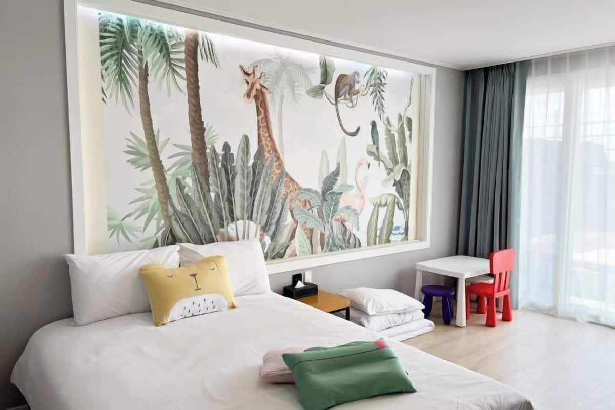 1 Schlafzimmer, Daunenbettdecken, Schreibtisch, Verdunkelungsvorhänge