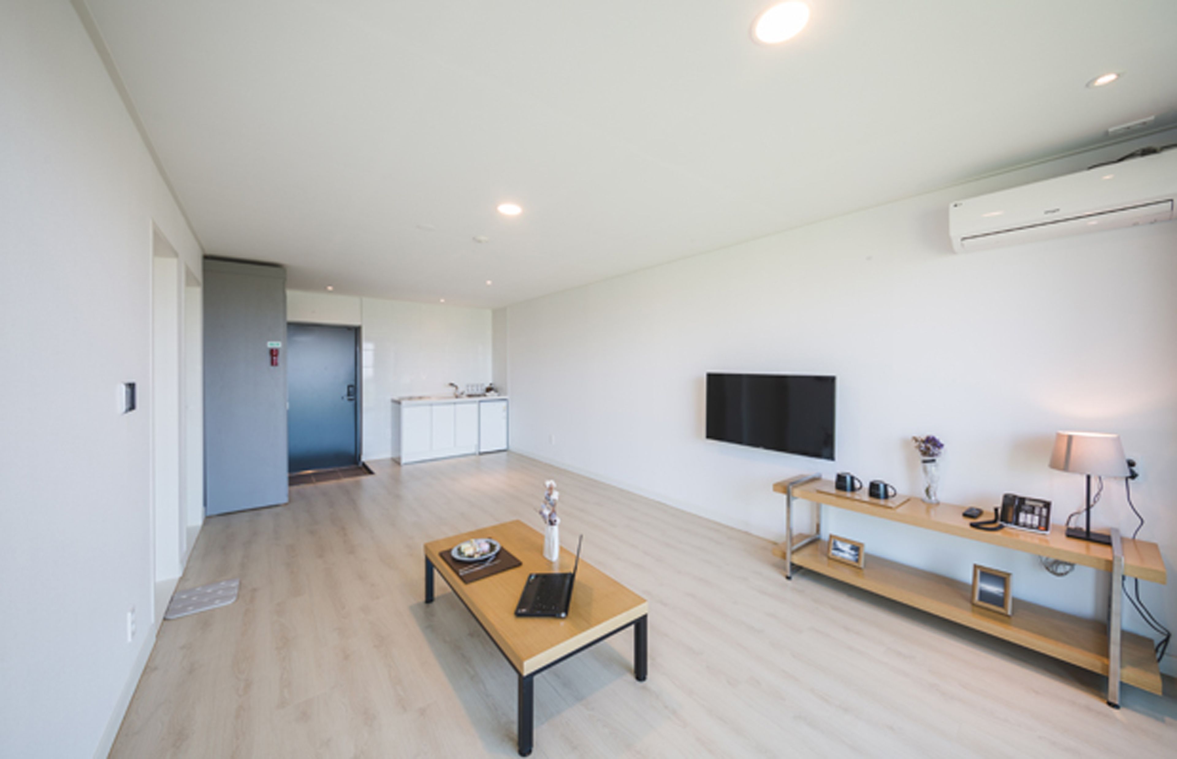 family room | 1 bedroom, down duvets, desk, blackout curtains