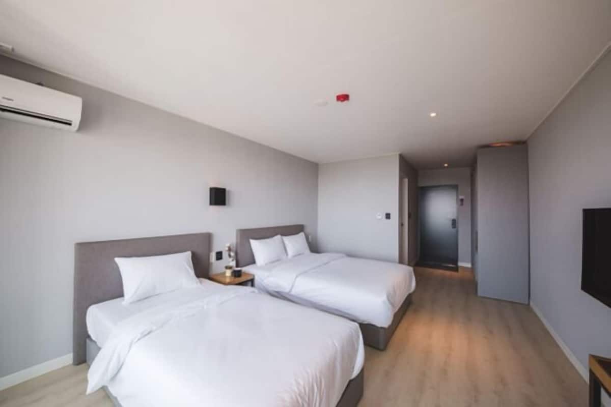 1 Schlafzimmer, Daunenbettdecken, Schreibtisch, Verdunkelungsvorhänge