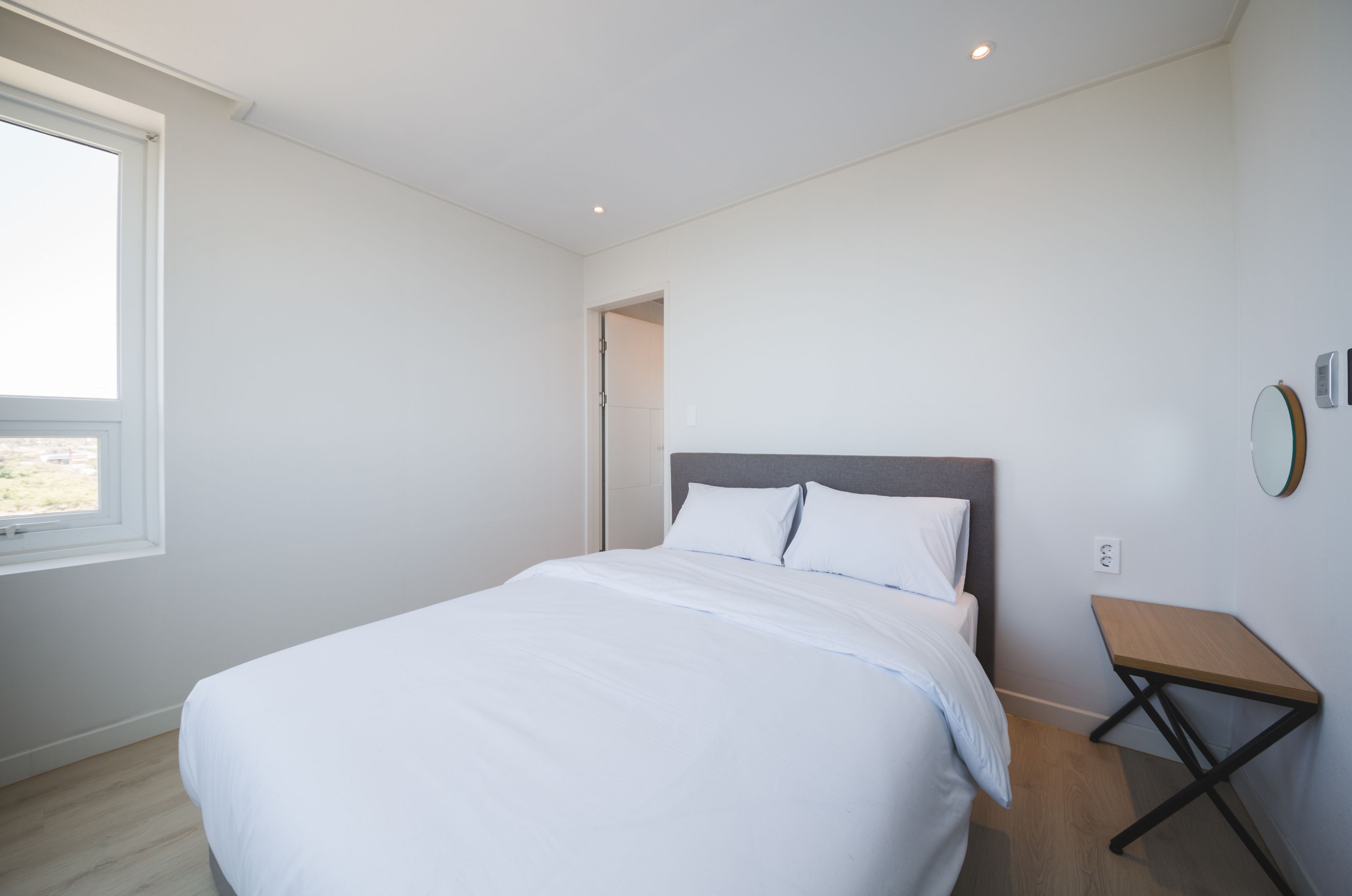 suite | 1 bedroom, down duvets, desk, blackout curtains