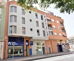 숙박 시설 정면