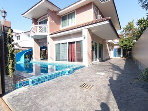 Front of property - Pattaya Pool Villa (Pattaya)