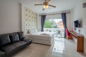 Seven Bedrooms Pool Villa 1km Jomtien beach | 7 bedrooms, in-room safe, individually decorated, individually furnished - Pattaya Pool Villa (Pattaya)