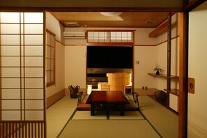 Down comforters, in-room safe, desk, bed sheets - Okutone Onsen Hotel Sunbird (Minakami)