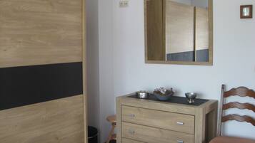 Comfort Apartment, 2 Bedrooms | 2 bedrooms, free WiFi, bed sheets