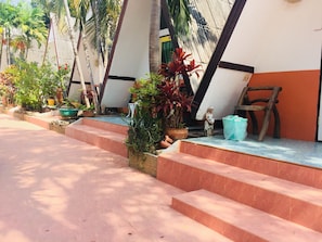 Comfort Room with Shower | Terrace/patio - Sam's House Guesthouse (Kanchanaburi)