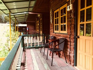 Balcony - Sam's House Guesthouse (Kanchanaburi)