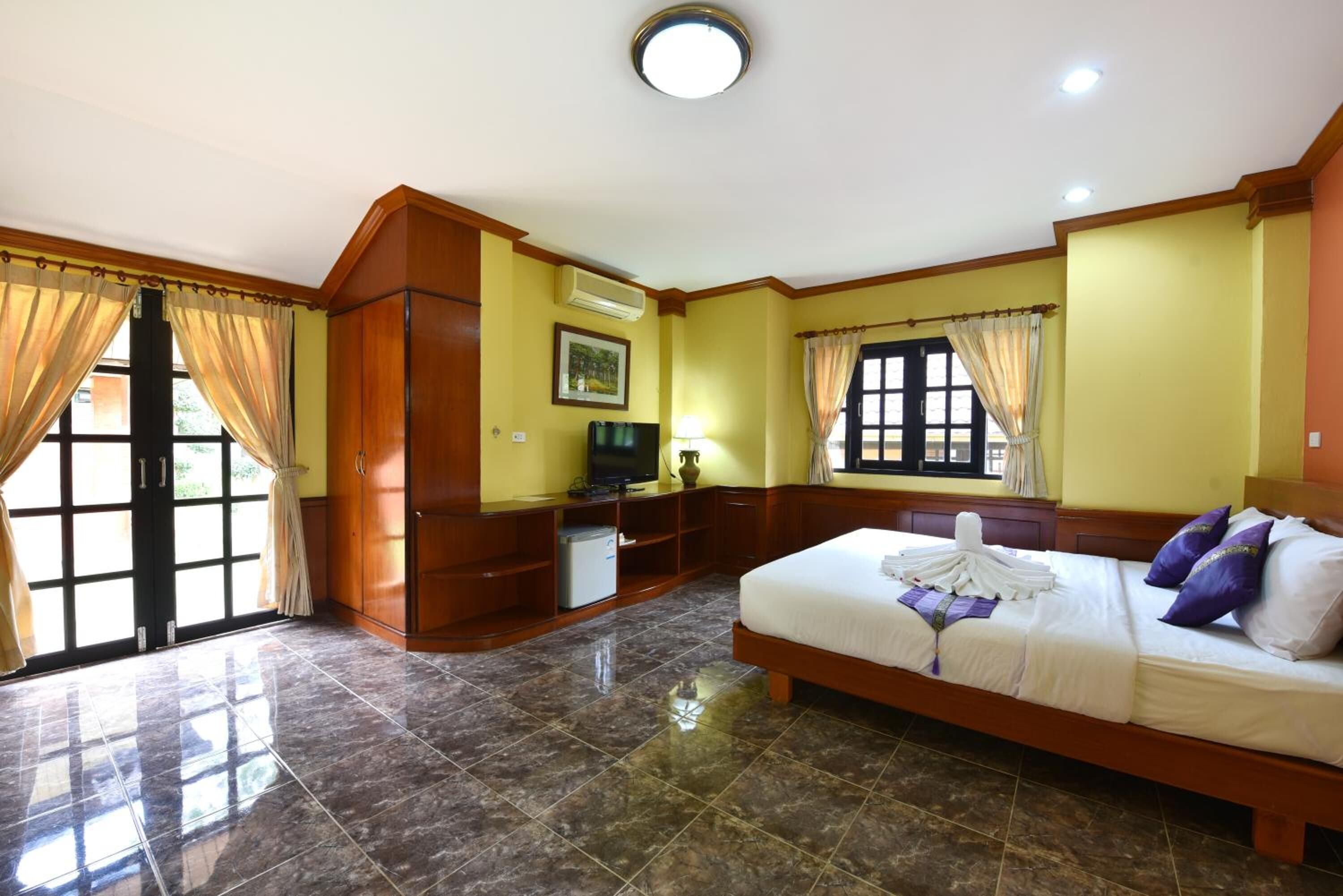 Cortinas blackout, camas plegables/adicionales y wifi gratis 