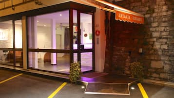 Pintu masuk hartanah