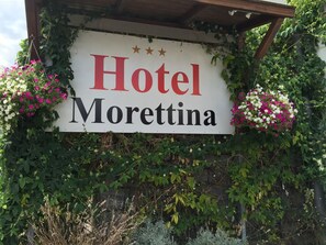 Exterior detail - Hotel Garni Morettina (Brissago)
