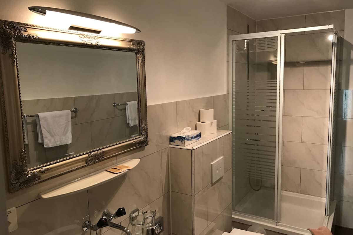 family room, 2 bedrooms, lake view | bathroom | shower, rainfall showerhead, free toiletries, towels