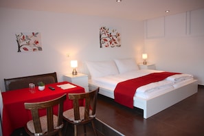 Family Room, 2 Bedrooms, Lake View - Hotel Garni Morettina (Brissago)