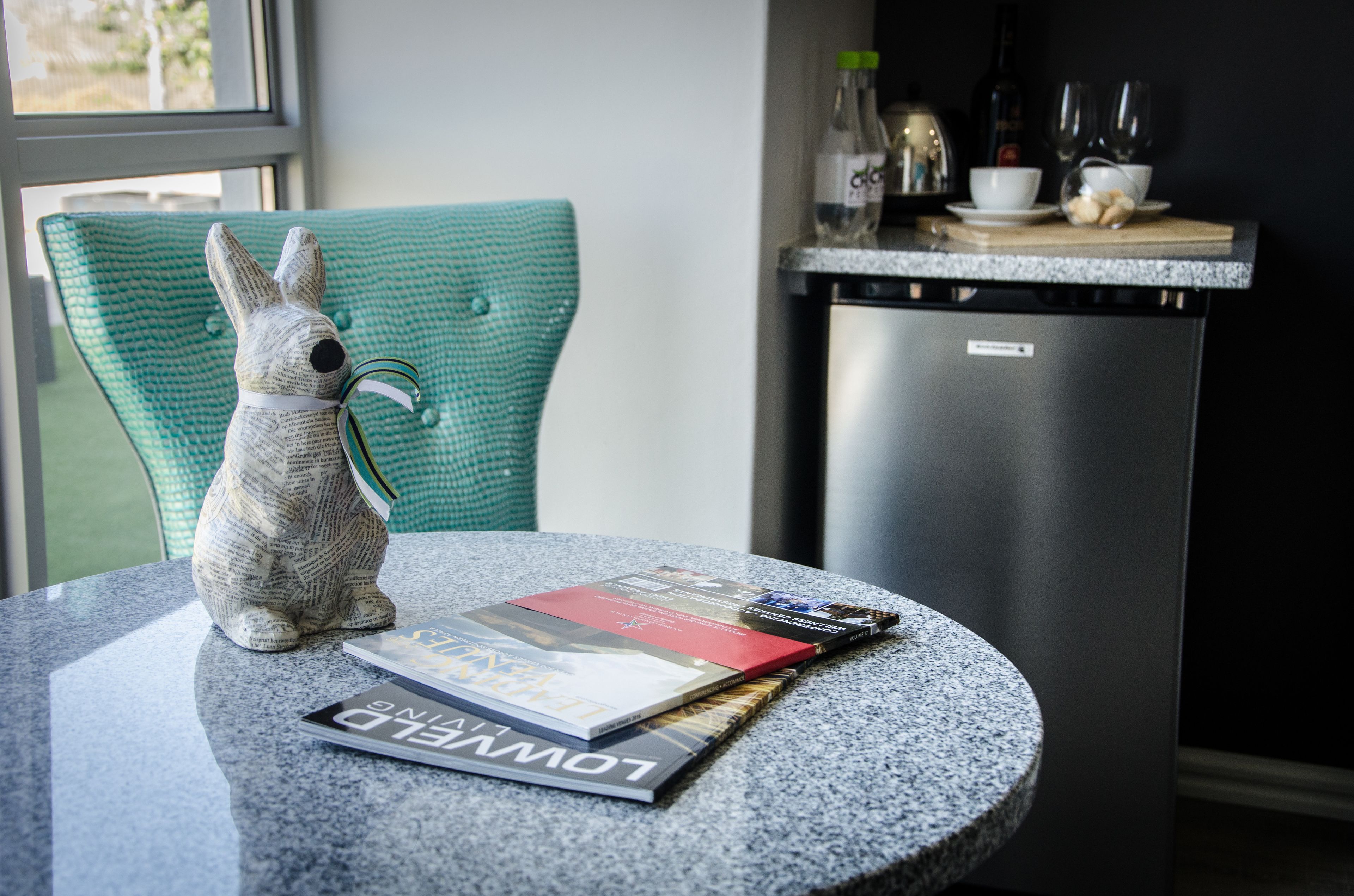 signature room, 1 king bed | mini fridge