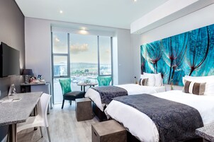 Ropa de cama de alta calidad y minibar 