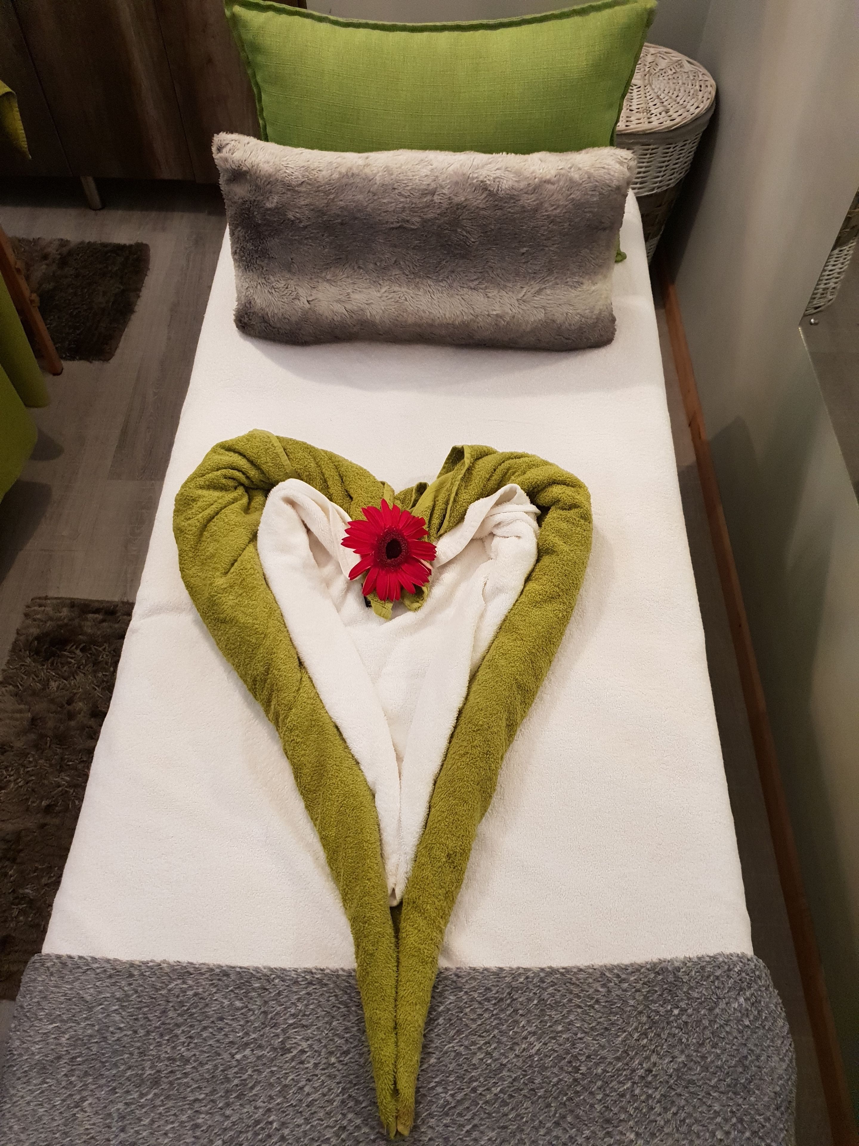 couples treatment room(s), body treatments, aromatherapy, body scrubs