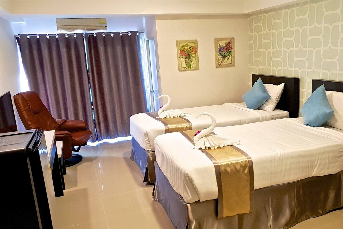 Standard Suite, Non Smoking | Egyptian cotton sheets, premium bedding, down comforters