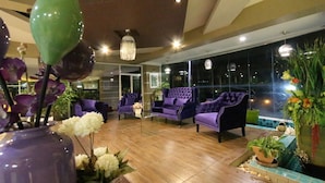 Lobby - Hi Life (Bang Sao Thong)