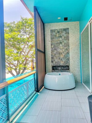 Free minibar, in-room safe, individually decorated, desk - Sikhara Plago Resort (Chonburi)