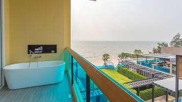 Junior Suite | Free minibar, in-room safe, individually decorated, desk