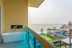 Free minibar, in-room safe, individually decorated, desk - Sikhara Plago Resort (Chonburi)