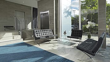 Sala de estar en el lobby