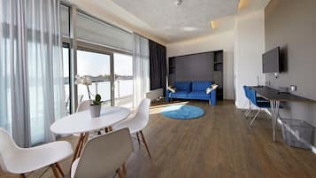 Apartment, 1 Bedroom | Living room | 43-inch Smart TV with digital channels