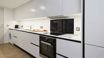 Executive Apartment, 2 Bedrooms | Private kitchen | Fridge, microwave, oven, stovetop