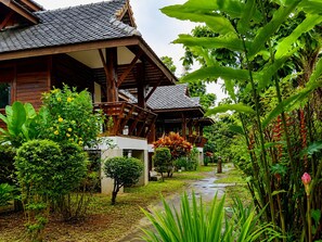 Deluxe Air Conditioned Villa | Terrace/patio - Pai River Villa (Pai)