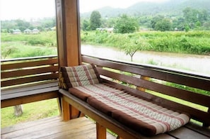 Deluxe Air Conditioned Villa | Blackout drapes, free WiFi - Pai River Villa (Pai)