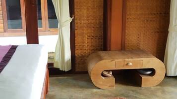 Deluxe Air Conditioned Villa | Blackout drapes, WiFi (free)