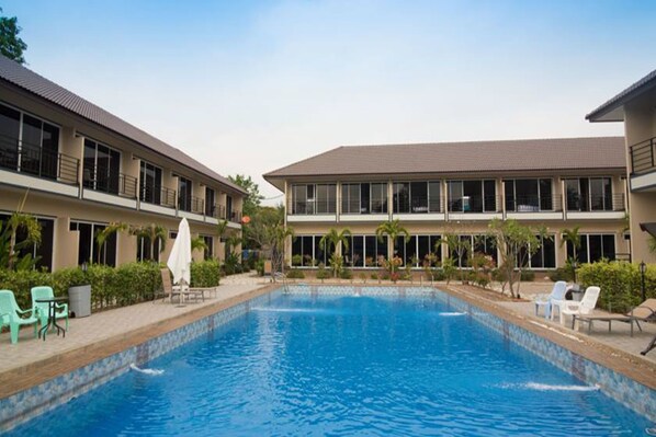 Outdoor pool - Sky Resort (Kanchanaburi)