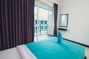 Desk, rollaway beds, free WiFi - Sky Resort (Kanchanaburi)