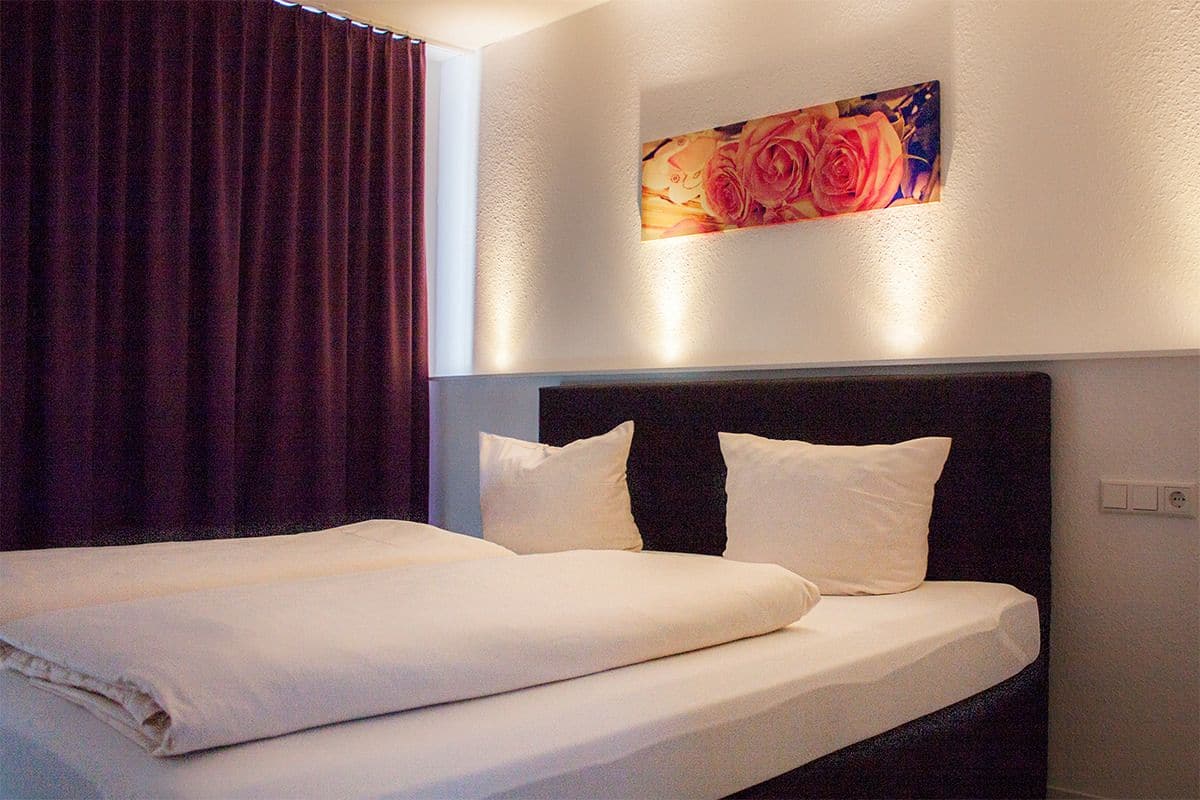 deluxe junior suite | free wired internet, bed sheets